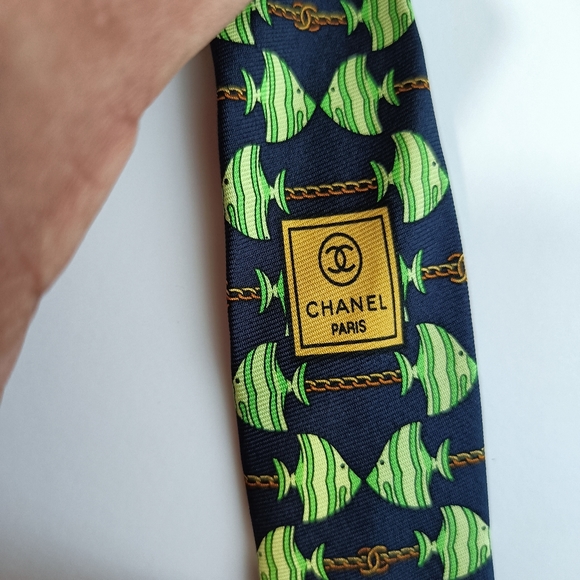 Chanel logo Fish chain  silk tie - Picture 13 of 14